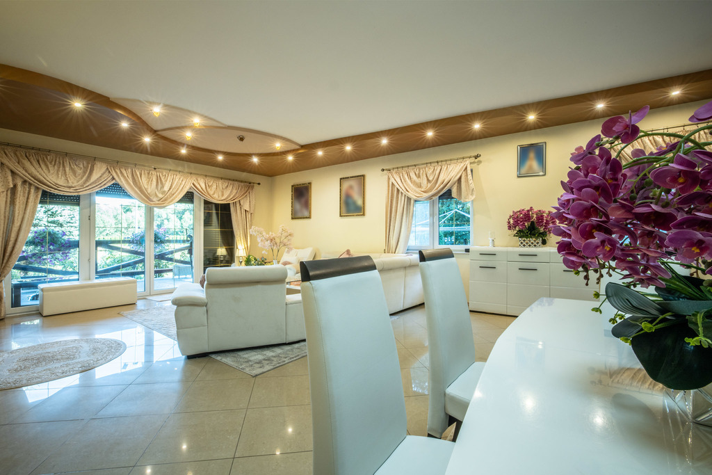 Klimatyczny dom z prywatnym jeziorem