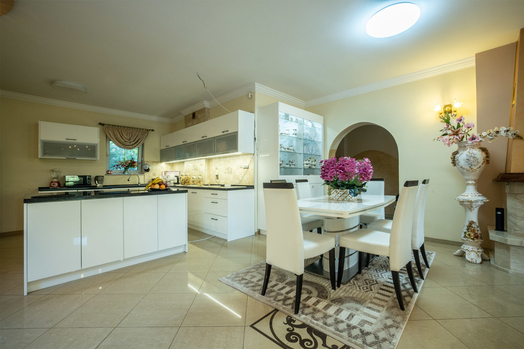 Klimatyczny dom z prywatnym jeziorem