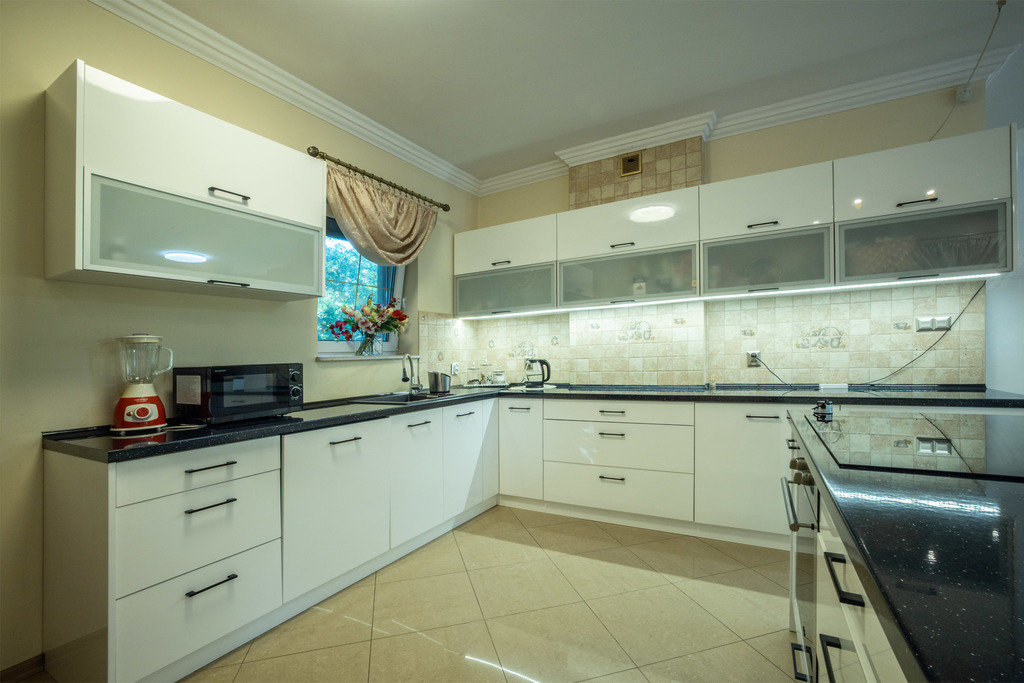 Klimatyczny dom z prywatnym jeziorem