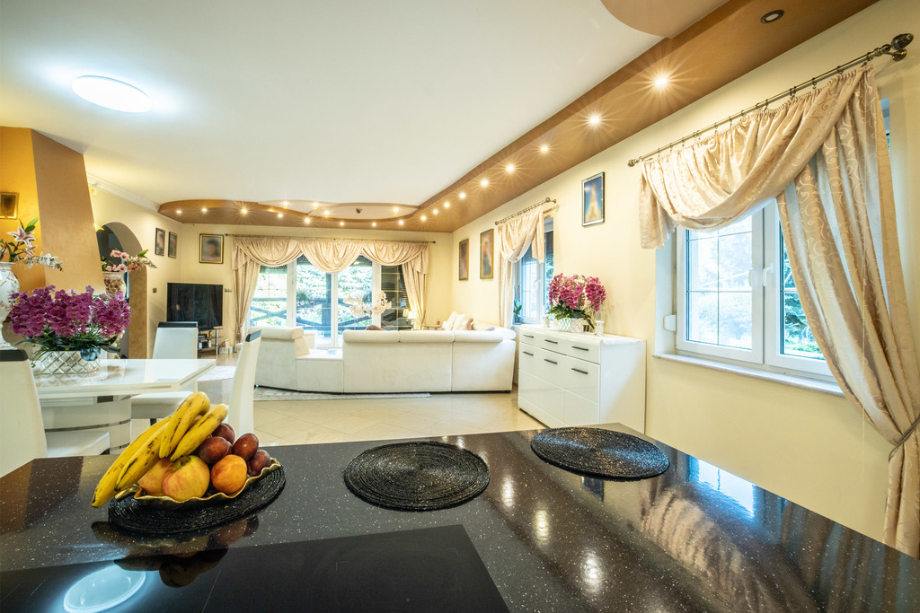 Klimatyczny dom z prywatnym jeziorem