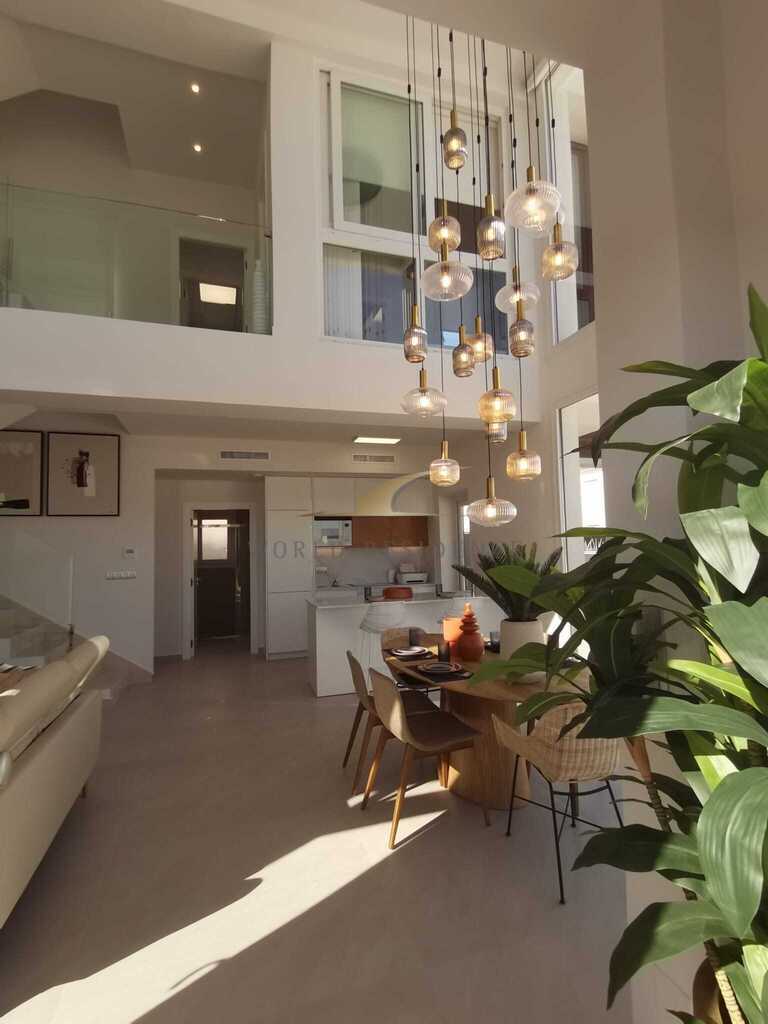 Luksusowa willa w sąsiedztwie jezior solankowych