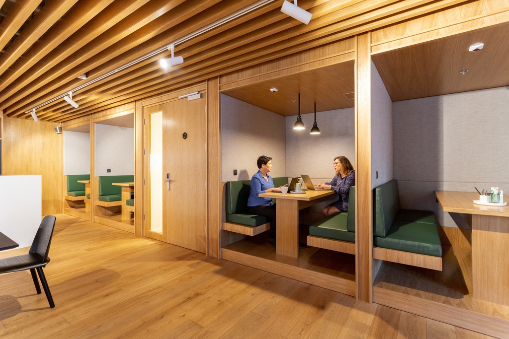 Zarezerwuj miejsce w przestrzeni coworkingowej