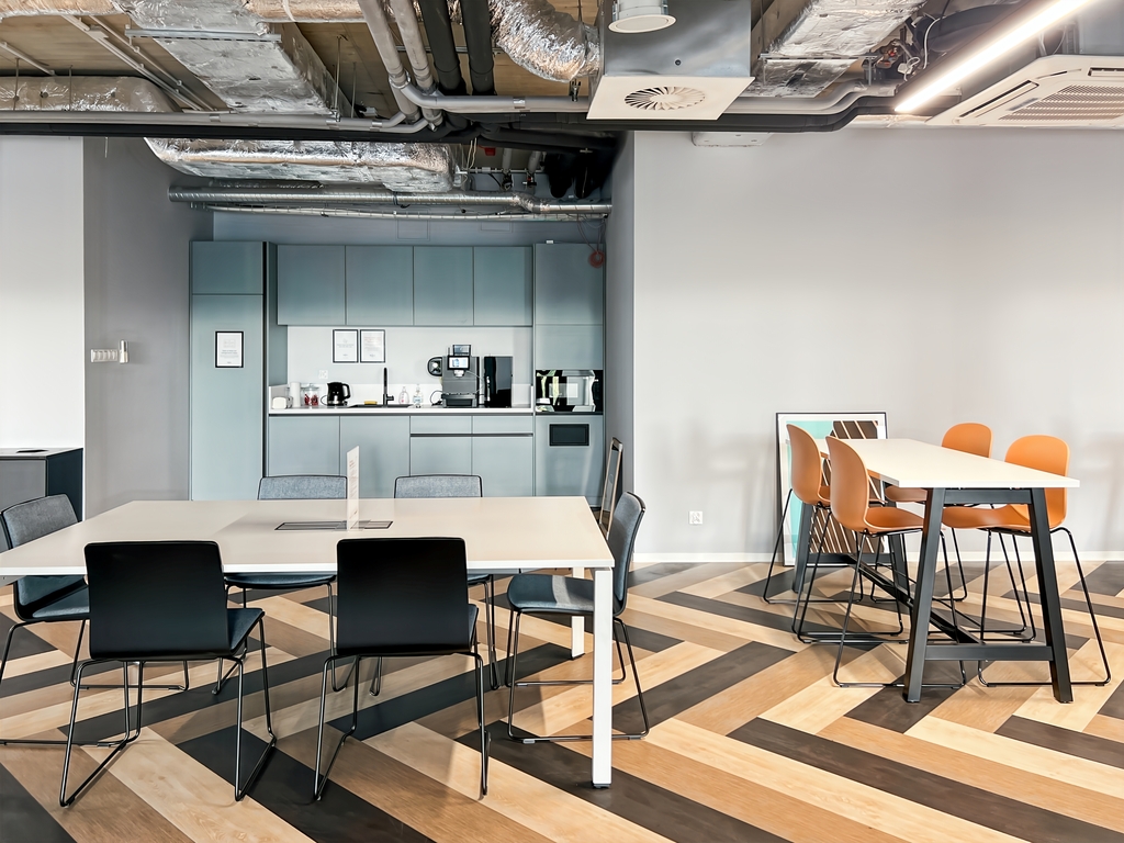 10-15 - osobowa w lokalizacji Regus Diamentum