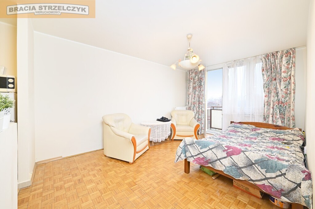 Saska Kępa, 2 pokoje. Balkon. VI piętro