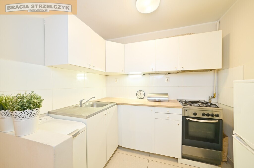 Saska Kępa, 2 pokoje. Balkon. VI piętro