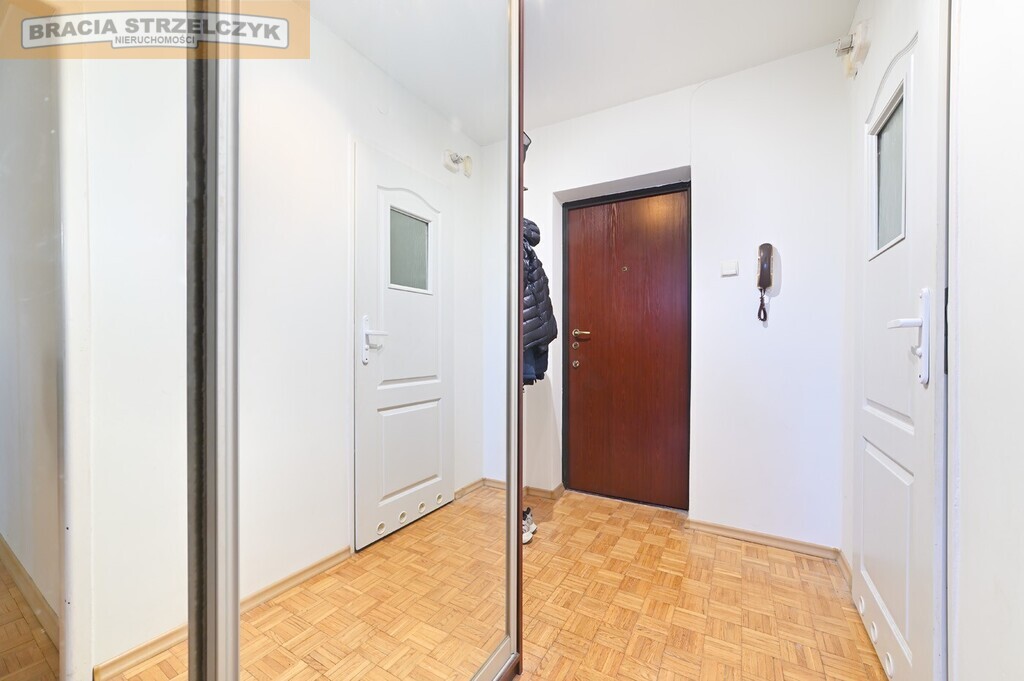 Saska Kępa, 2 pokoje. Balkon. VI piętro