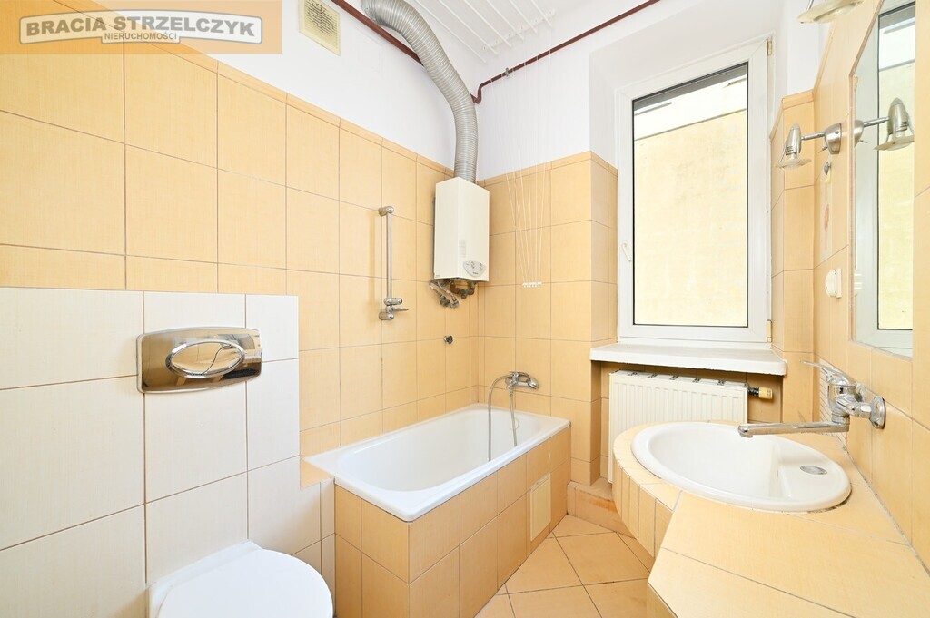 Kawalerka w kamienicy okolice Nowego Światu