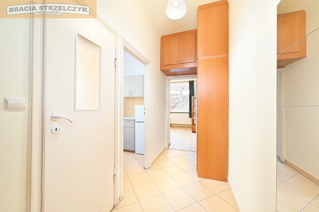 Kawalerka w kamienicy okolice Nowego Światu