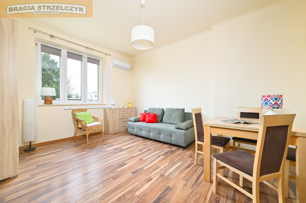 Pokój z aneksem kuchennym blisko stacji PKP Włochy