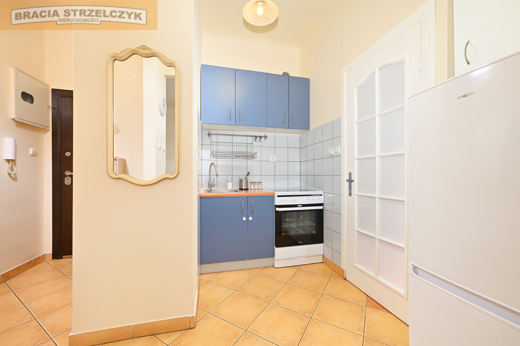 Pokój z aneksem kuchennym blisko stacji PKP Włochy