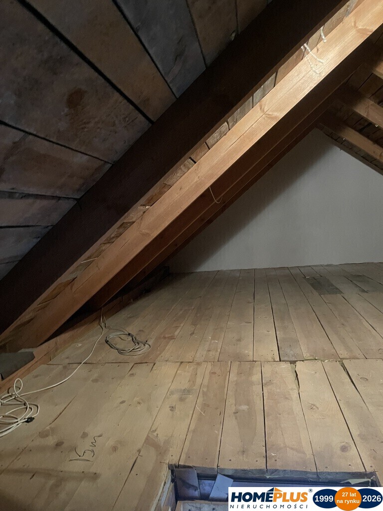 Dom wolnostojący, dwulokalowy z 2 garażami.