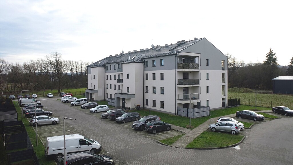 Blok z windą, balkon, komórka, parking