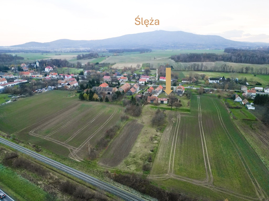 Blisko Ślęży i Sobótki – dom do remontu!