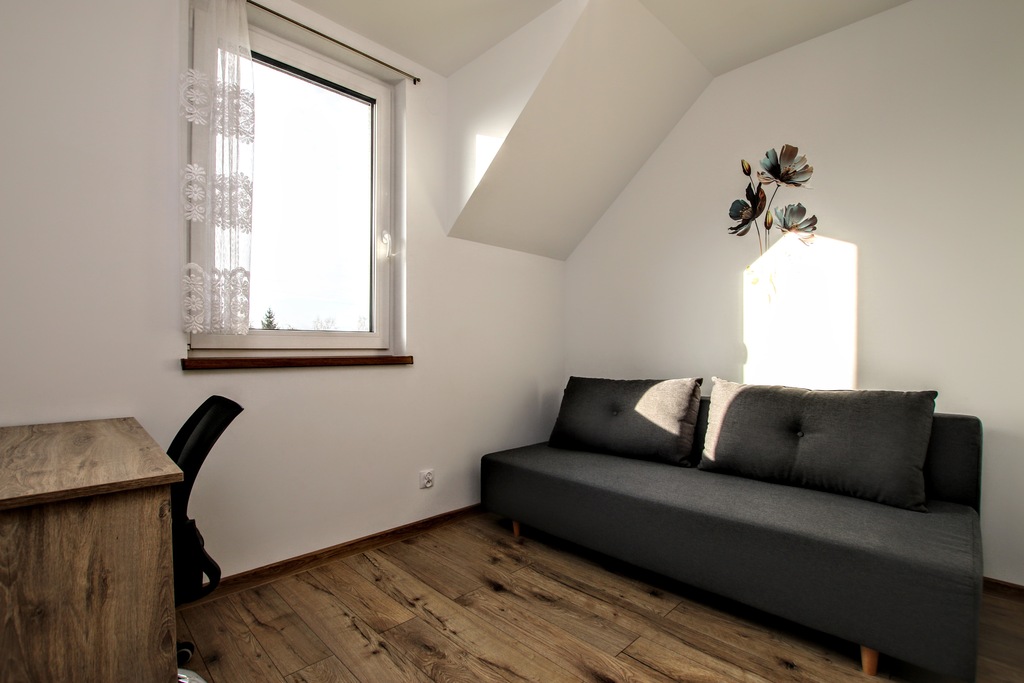 nowoczesny dom w zabudowie bliźniaczej, ogródek