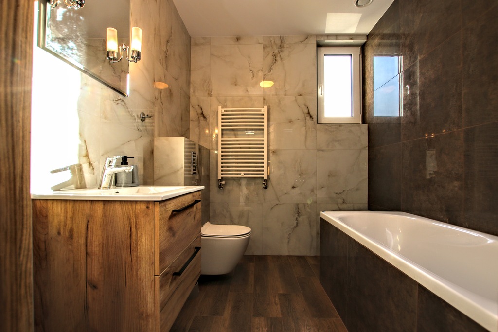 nowoczesny dom w zabudowie bliźniaczej, ogródek