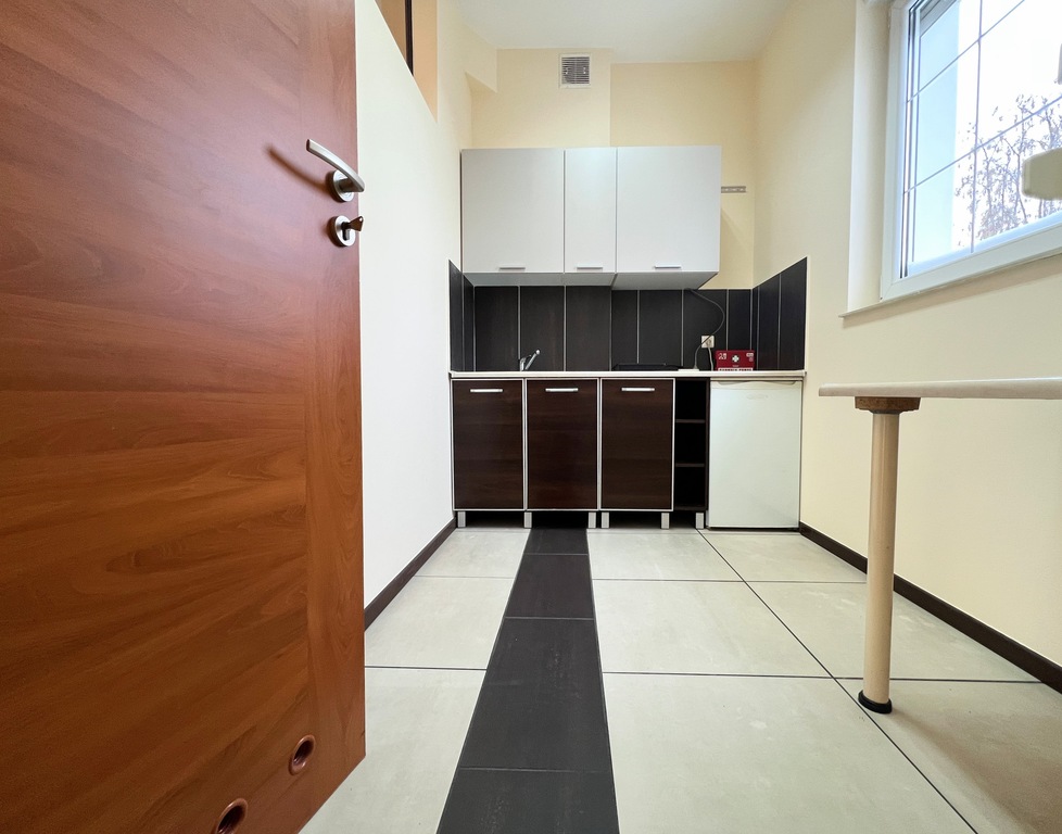 100 m2 na parterze, parking os. Staromieście