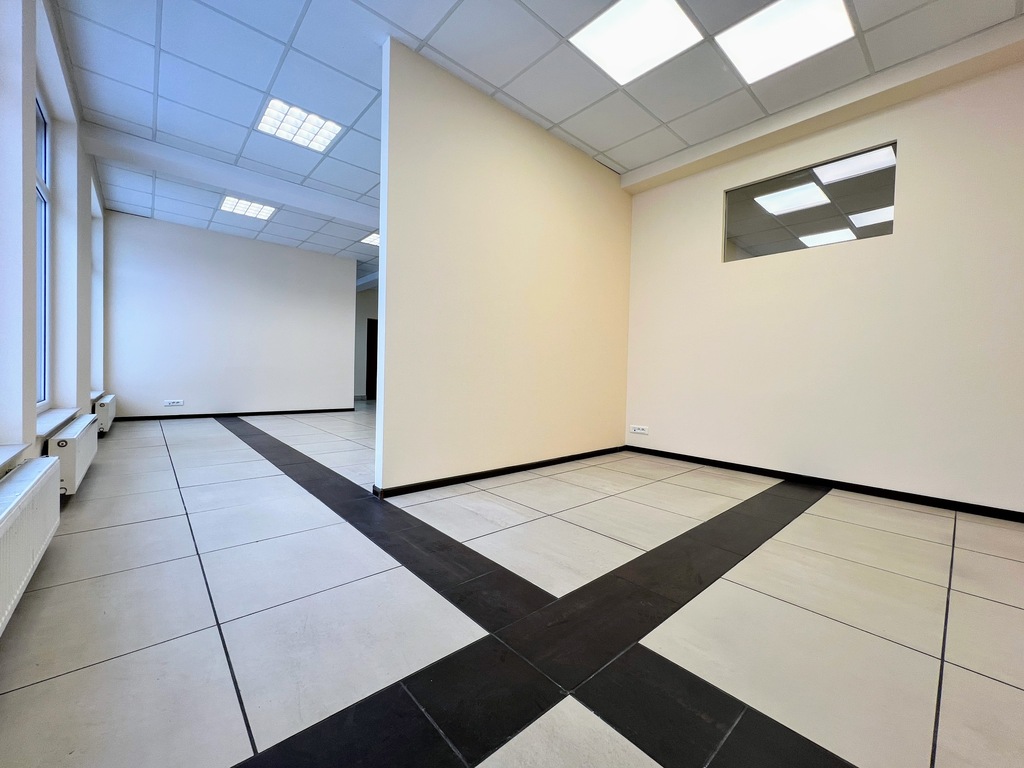 100 m2 na parterze, parking os. Staromieście