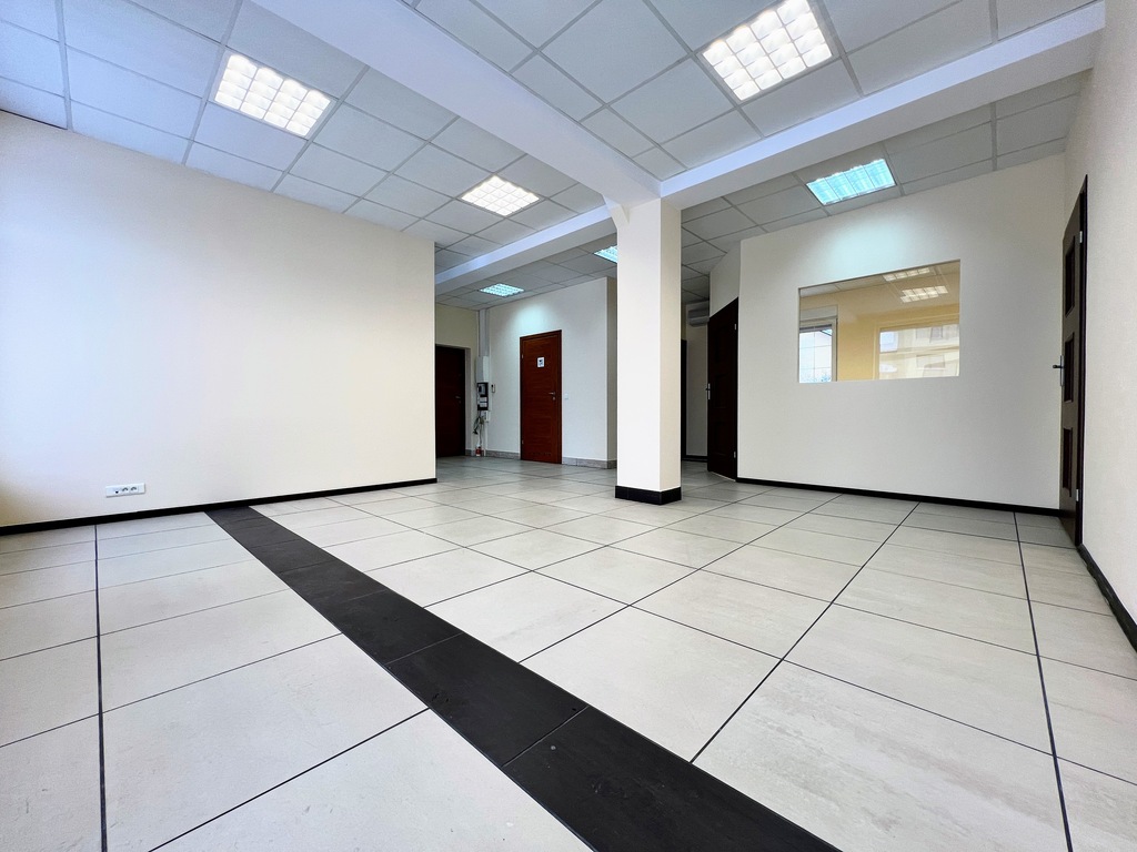 100 m2 na parterze, parking os. Staromieście