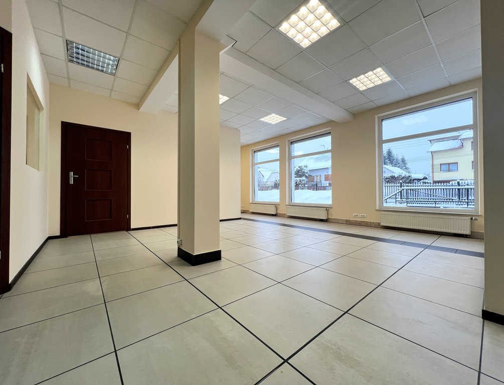 100 m2 na parterze, parking os. Staromieście