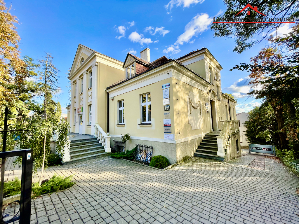 Klimatyczny lokal ze skosami w pałacyku Bydgoska 1