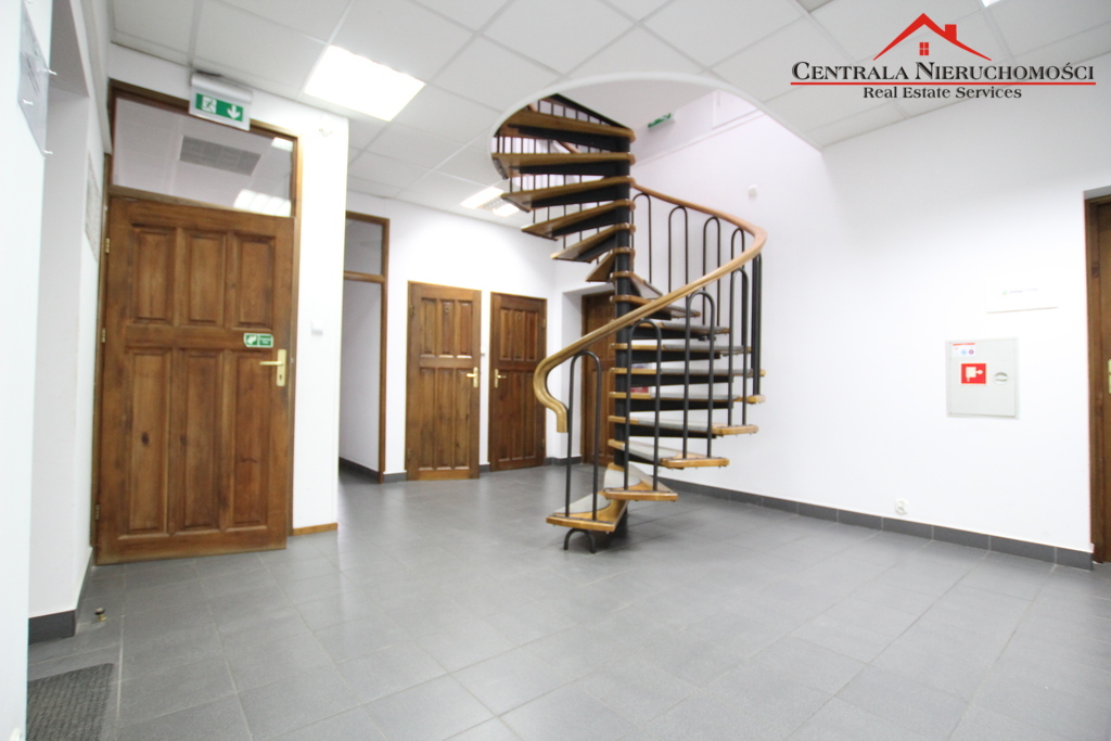 Klimatyczny lokal ze skosami w pałacyku Bydgoska 1