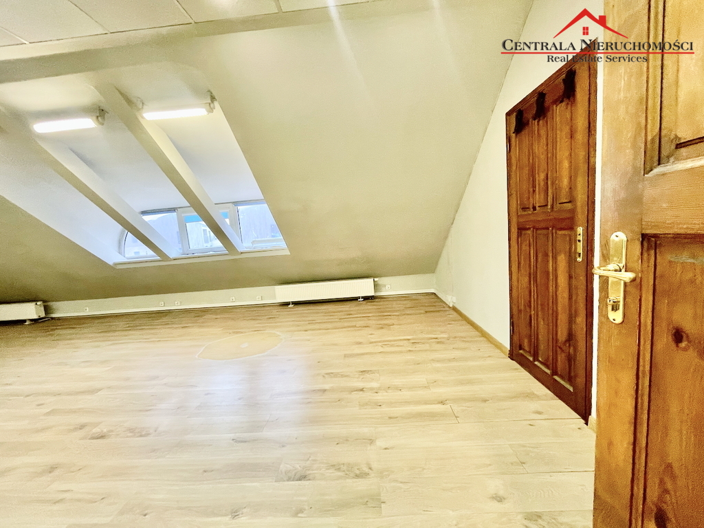 Klimatyczny lokal ze skosami w pałacyku Bydgoska 1