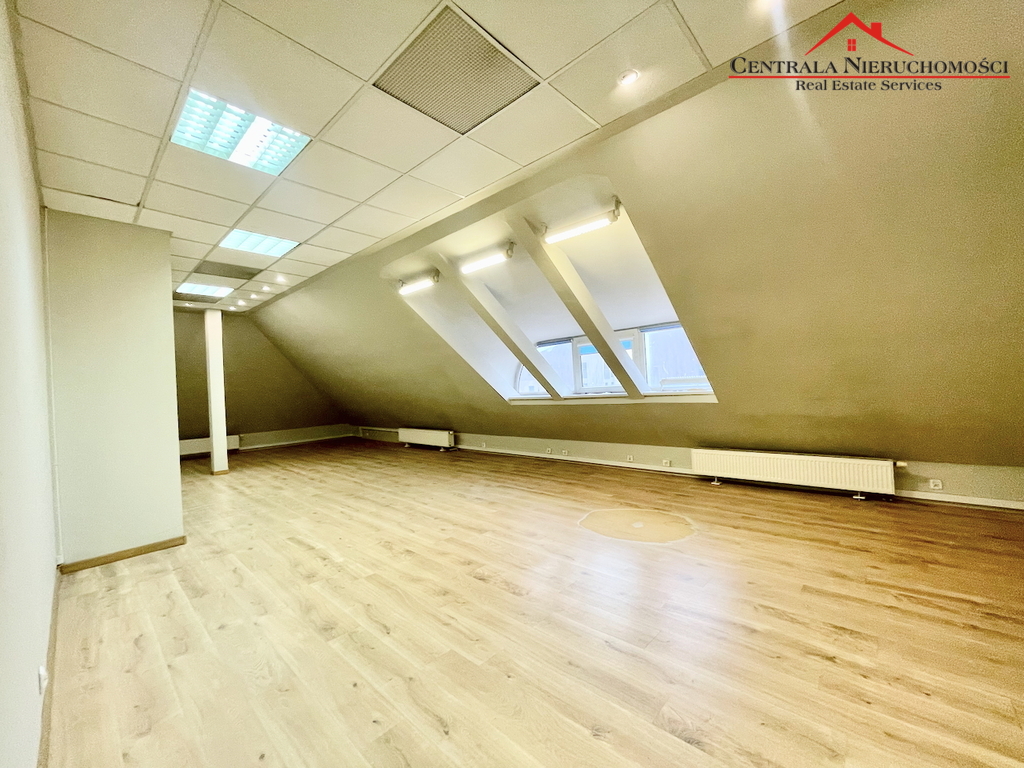 Klimatyczny lokal ze skosami w pałacyku Bydgoska 1