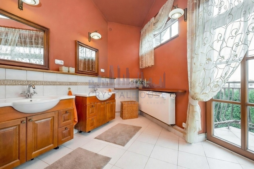 Unikatowa rezydencja w pięknej okolicy, Chylice