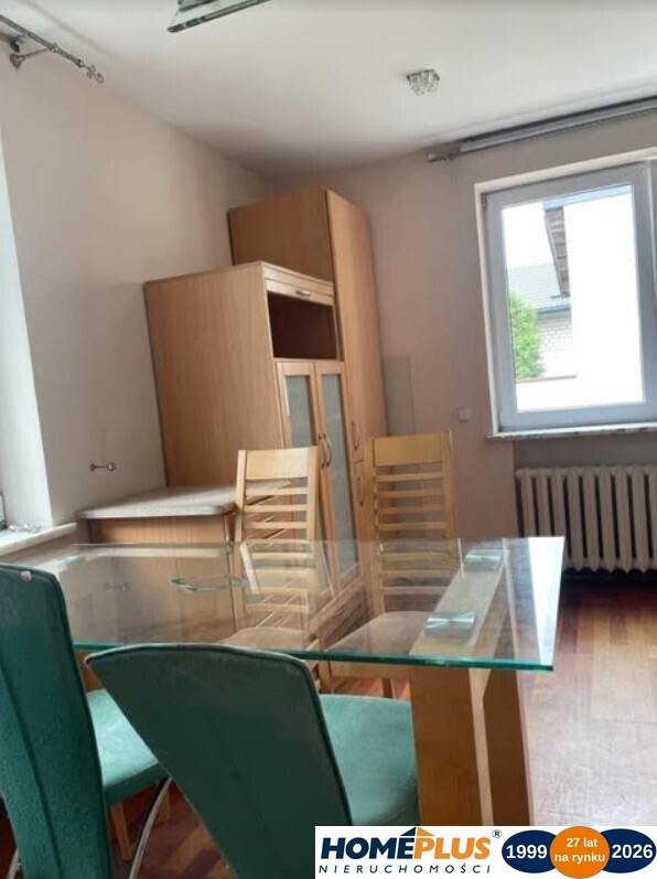 Dom dla pracowników z przestronnymi pokojami.