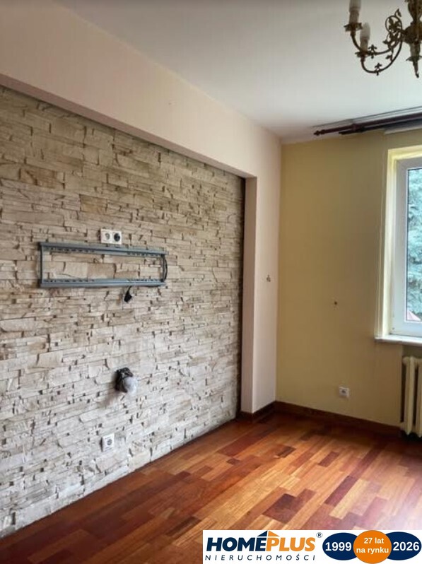 Dom dla pracowników z przestronnymi pokojami.