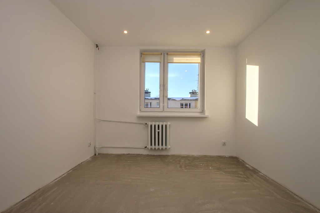 po remoncie - stan deweloperski, oddzielna kuchnia