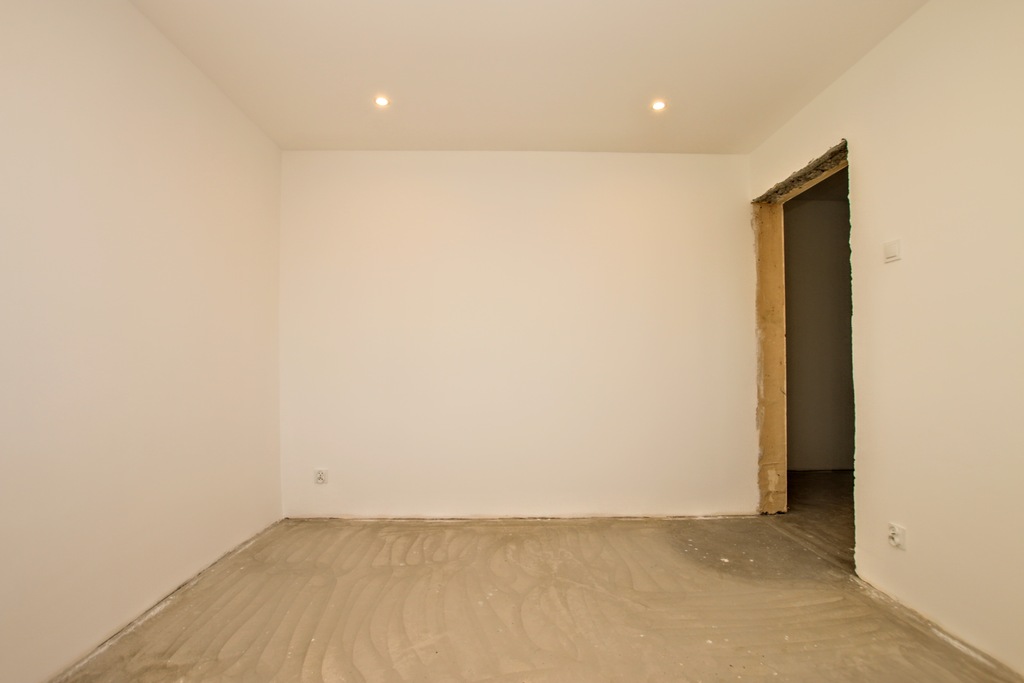 po remoncie - stan deweloperski, oddzielna kuchnia