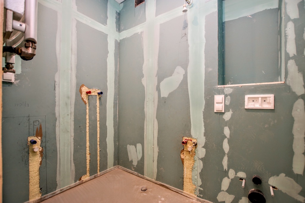 po remoncie - stan deweloperski, oddzielna kuchnia