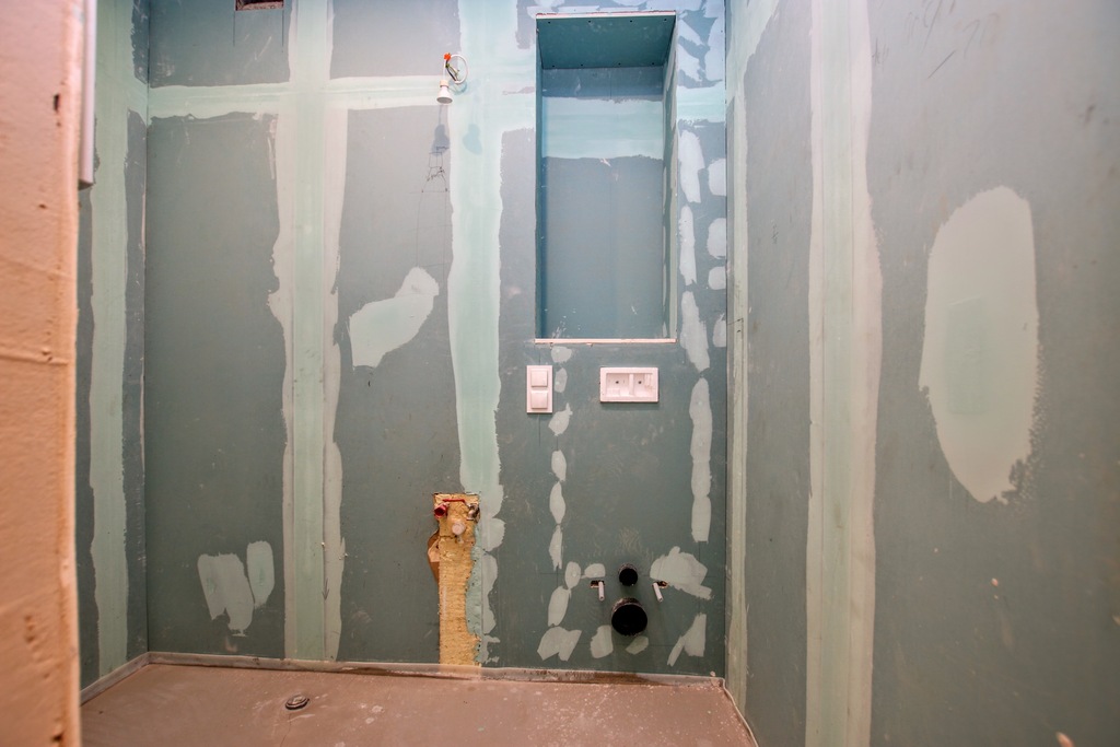 po remoncie - stan deweloperski, oddzielna kuchnia