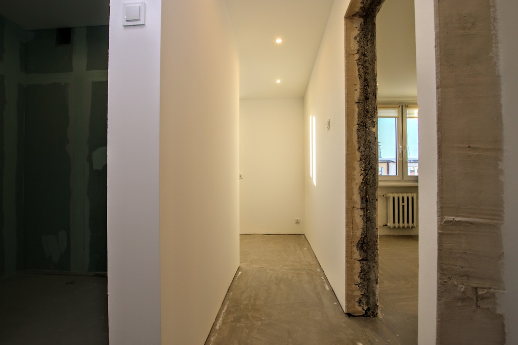 po remoncie - stan deweloperski, oddzielna kuchnia