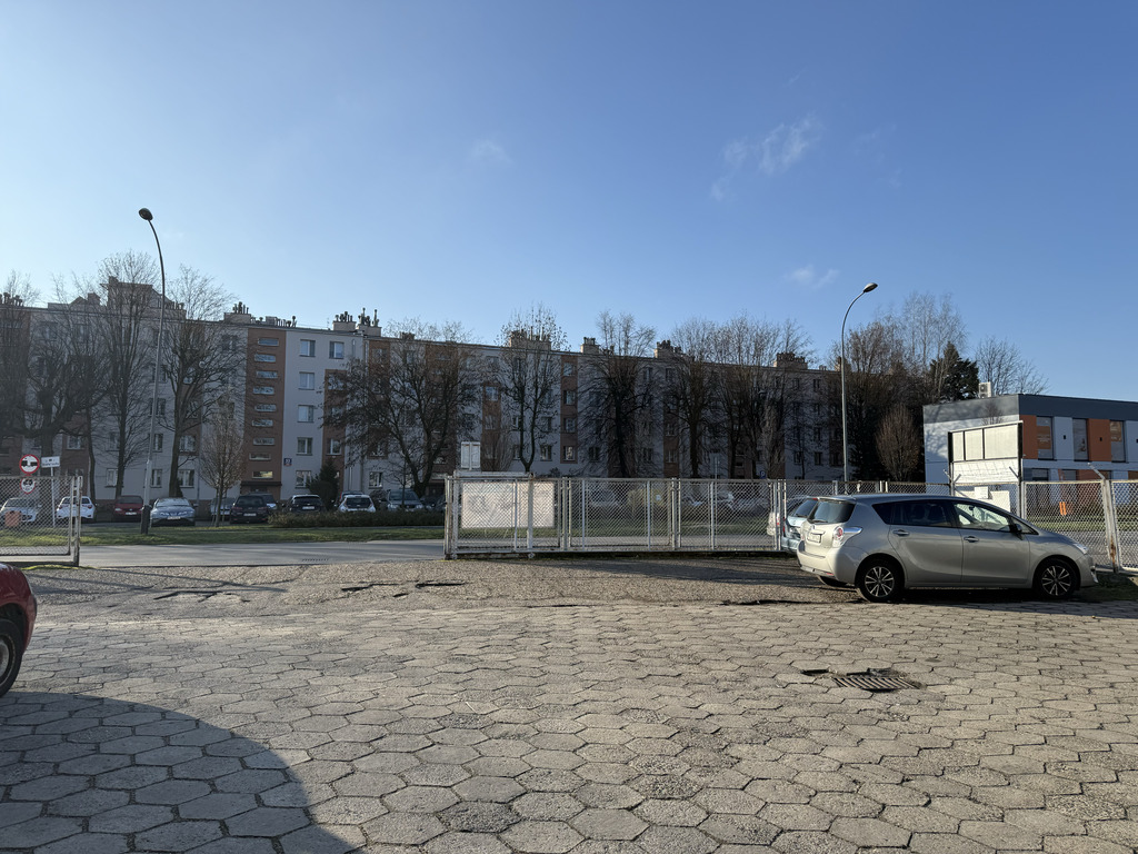 Duża hala magazynowa typu wiata z placem dla TIR