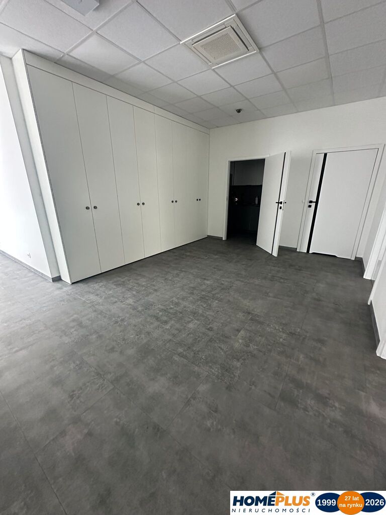 Przestronny lokal w nowoczesnym budynku
