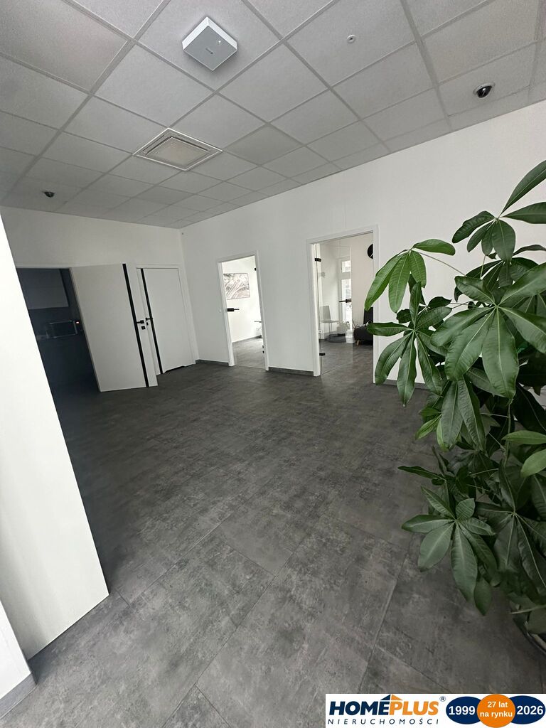 Przestronny lokal w nowoczesnym budynku