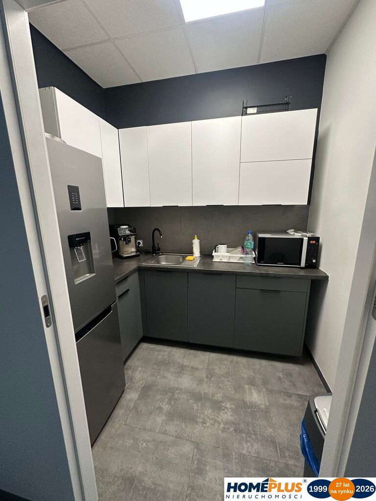 Przestronny lokal w nowoczesnym budynku