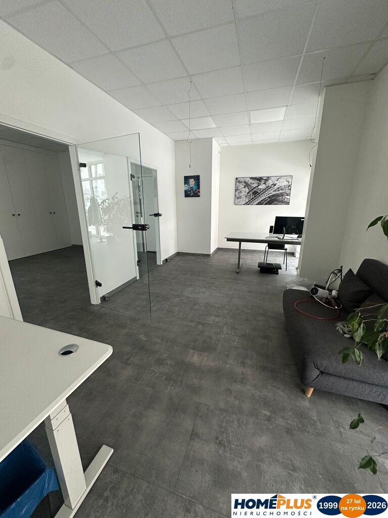 Przestronny lokal w nowoczesnym budynku