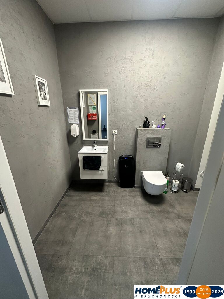 Przestronny lokal w nowoczesnym budynku