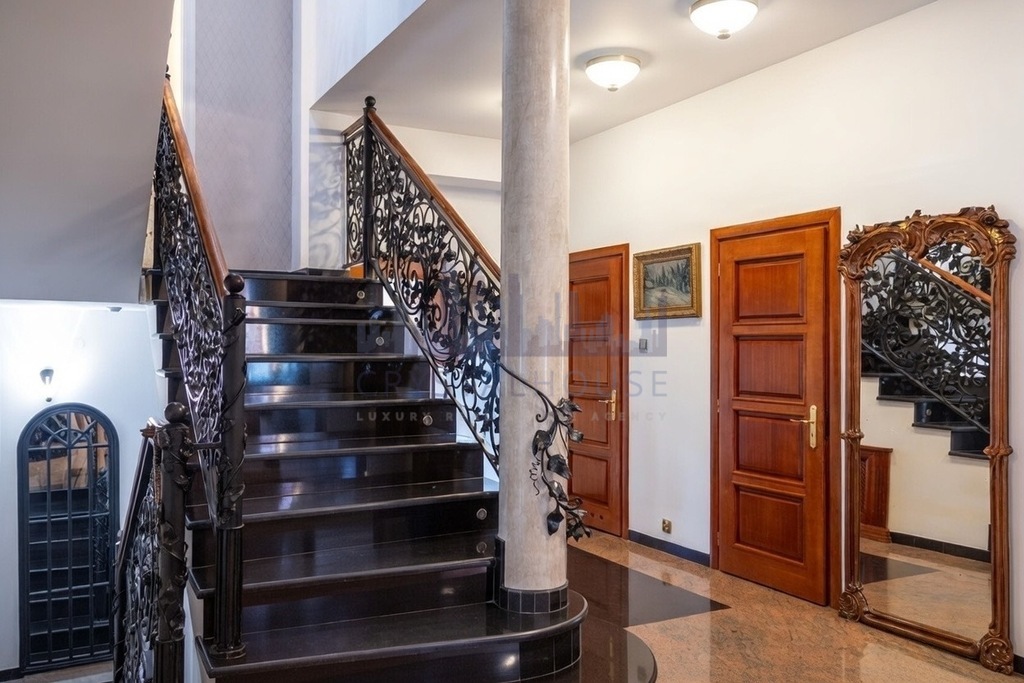 Elegancka Rezydencja z basenem, Ursynów