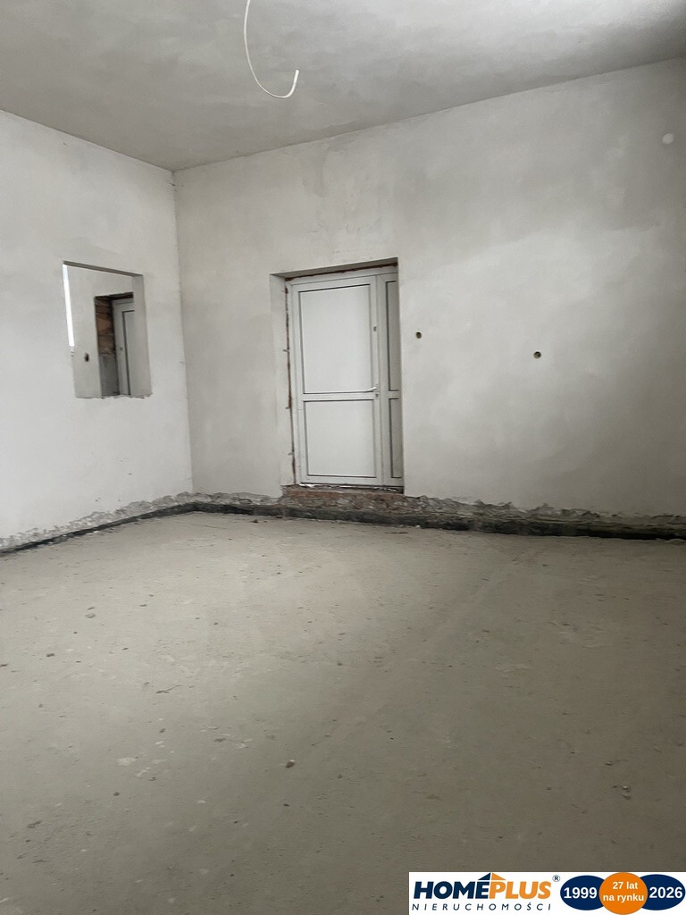 Budynek pod działalność 1400 m², plac manewrowy.