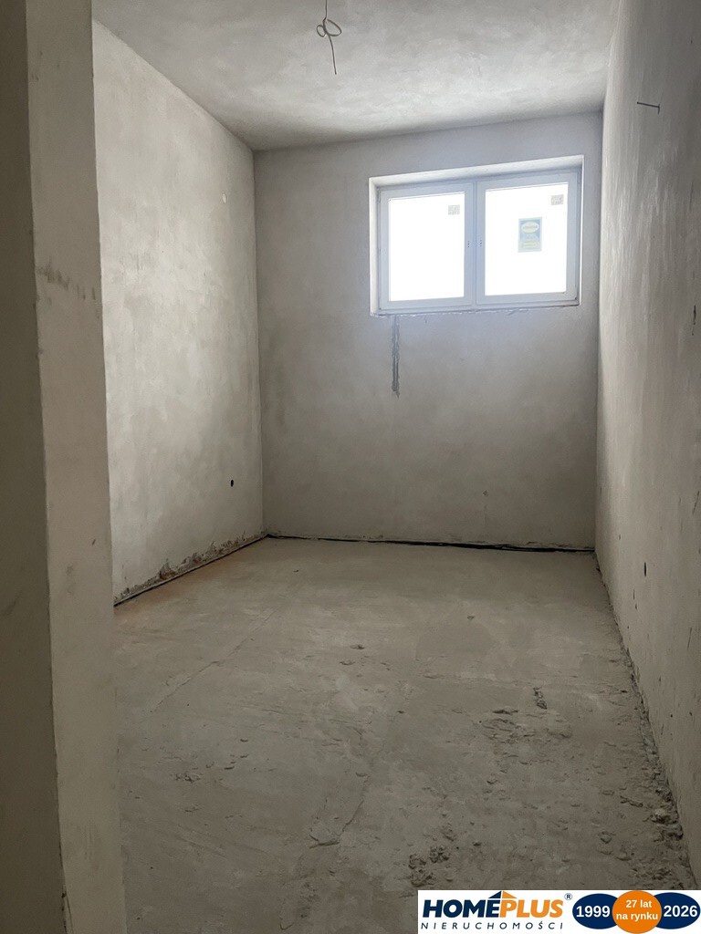 Budynek pod działalność 1400 m², plac manewrowy.