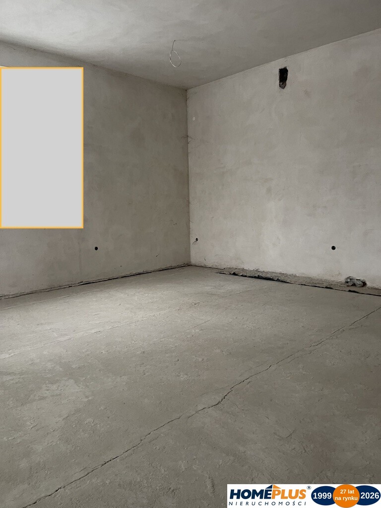 Budynek pod działalność 1400 m², plac manewrowy.