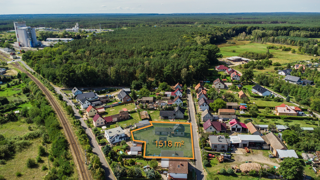Działka 1518 m² z domem – przestrzeń dla rodziny