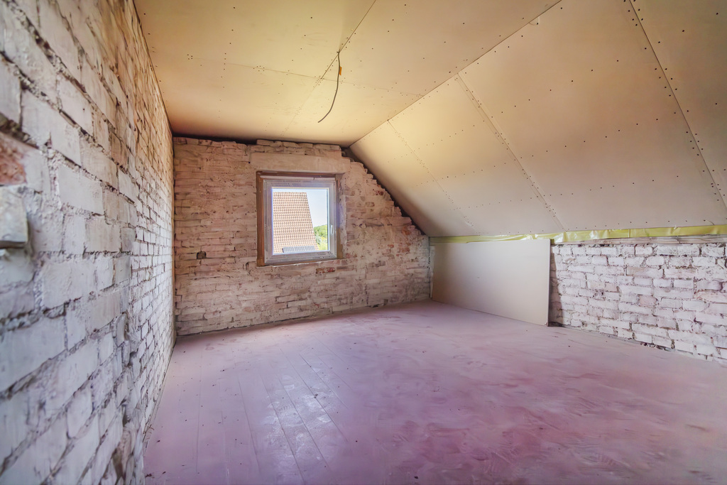 Działka 1518 m² z domem – przestrzeń dla rodziny