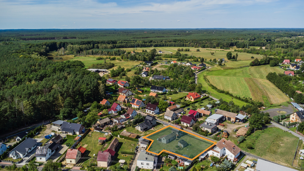 Działka 1518 m² z domem – przestrzeń dla rodziny