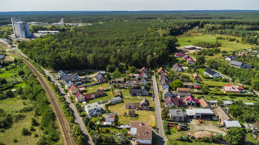 Działka 1518 m² z domem – przestrzeń dla rodziny
