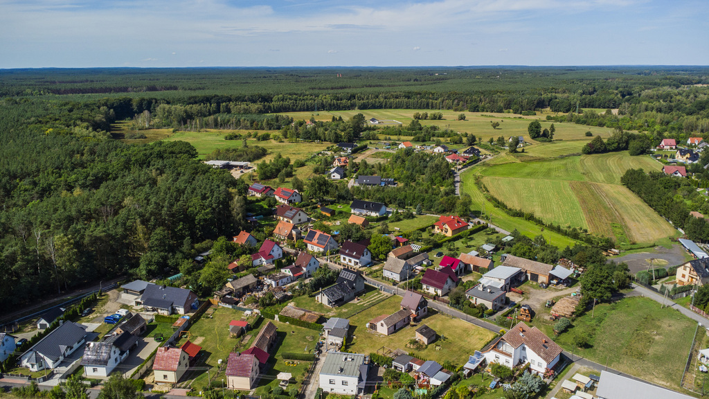 Działka 1518 m² z domem – przestrzeń dla rodziny